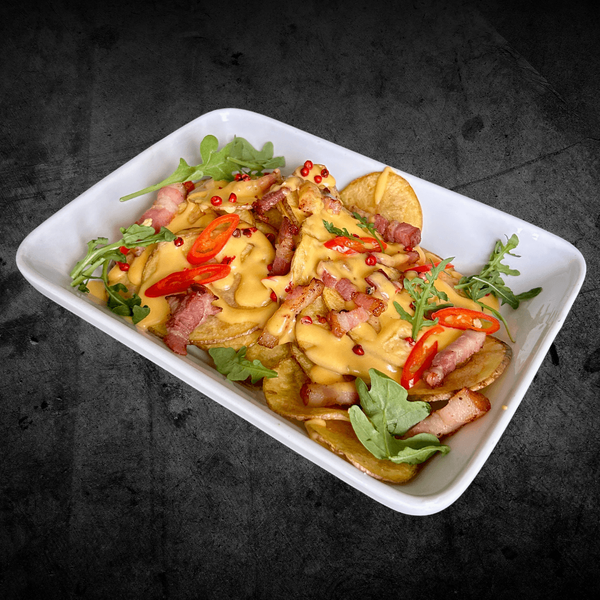 Cartofi Chipsuri cu Sos Cheddar, Bacon și Ardei